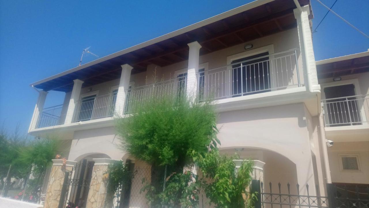 Mary'S Apartments Close To The Sea Агиос Георгиос Екстериор снимка